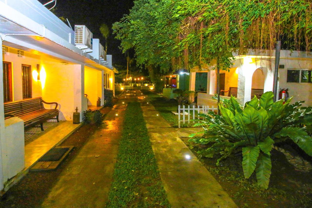 Hotel Nawathana Matara Buitenkant foto