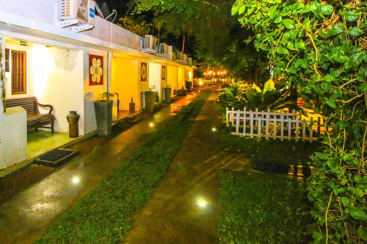 Hotel Nawathana Matara Buitenkant foto