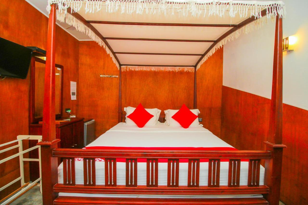 Hotel Nawathana Matara Buitenkant foto