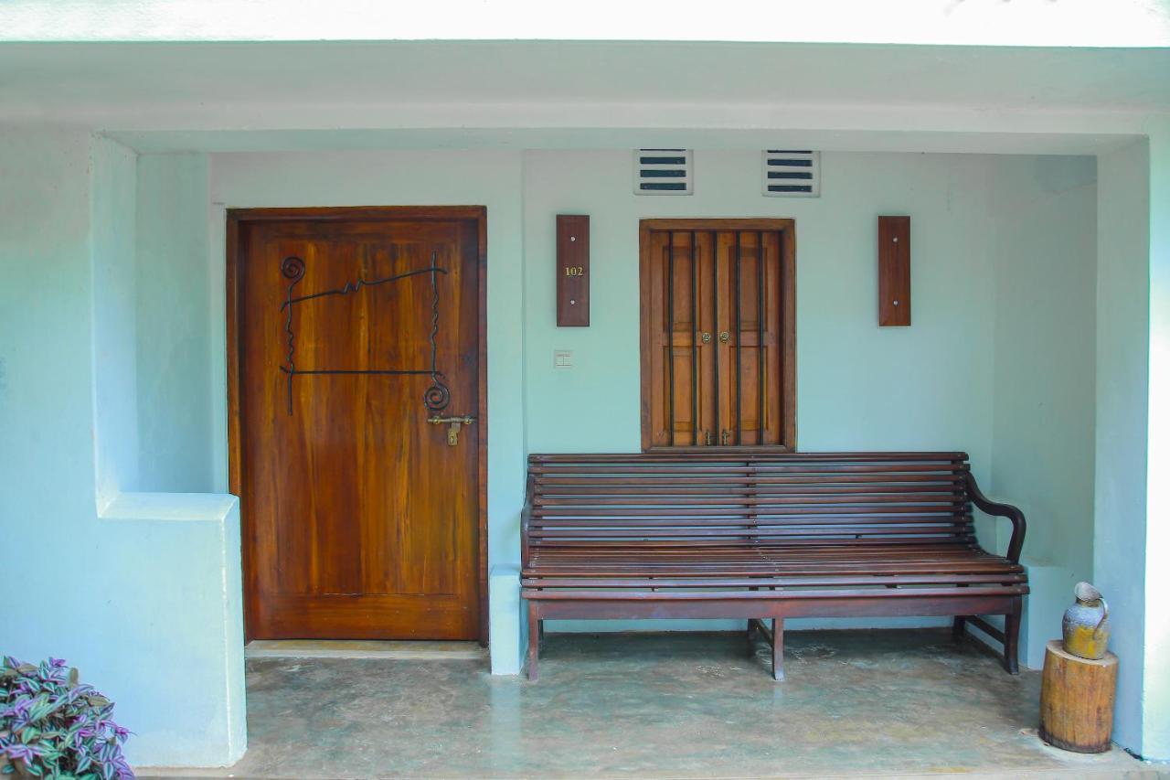 Hotel Nawathana Matara Buitenkant foto